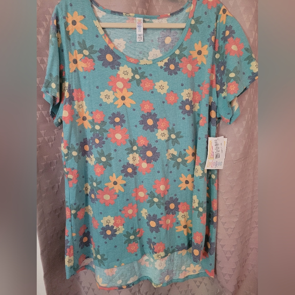 Lularoe NWT Classic Tee 2XL Floral Flowers Summer